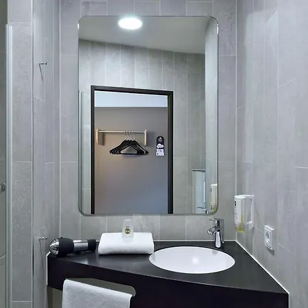 Hotel Mannheim-neuostheim 3*