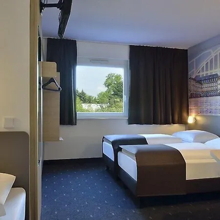 Hotel Mannheim-neuostheim 3*